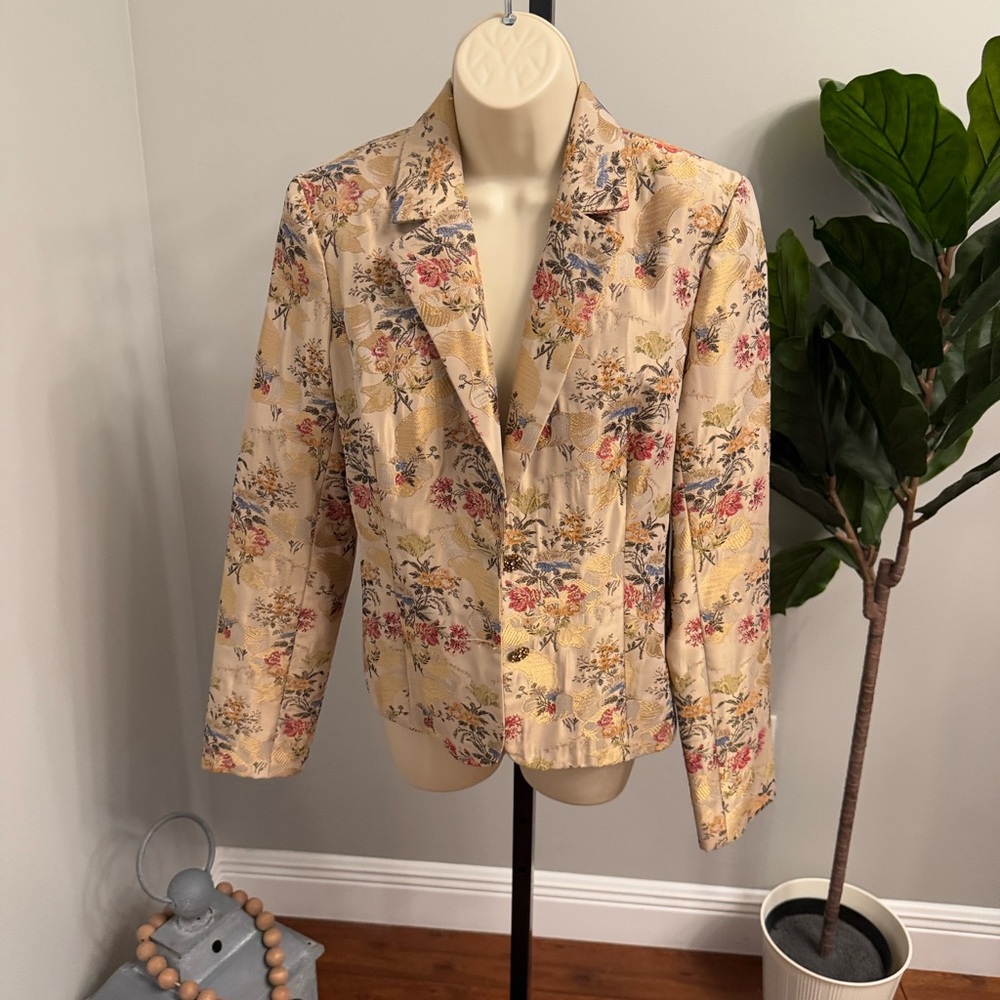Cache Floral Blazer in Cream and Pink